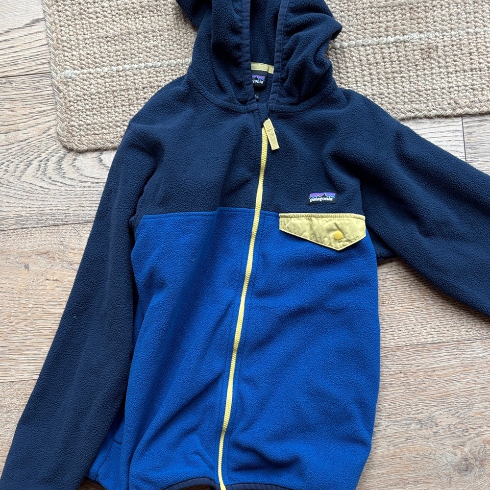 Patagonia Kids' Navy and Royal Blue Hoodie size M (10)